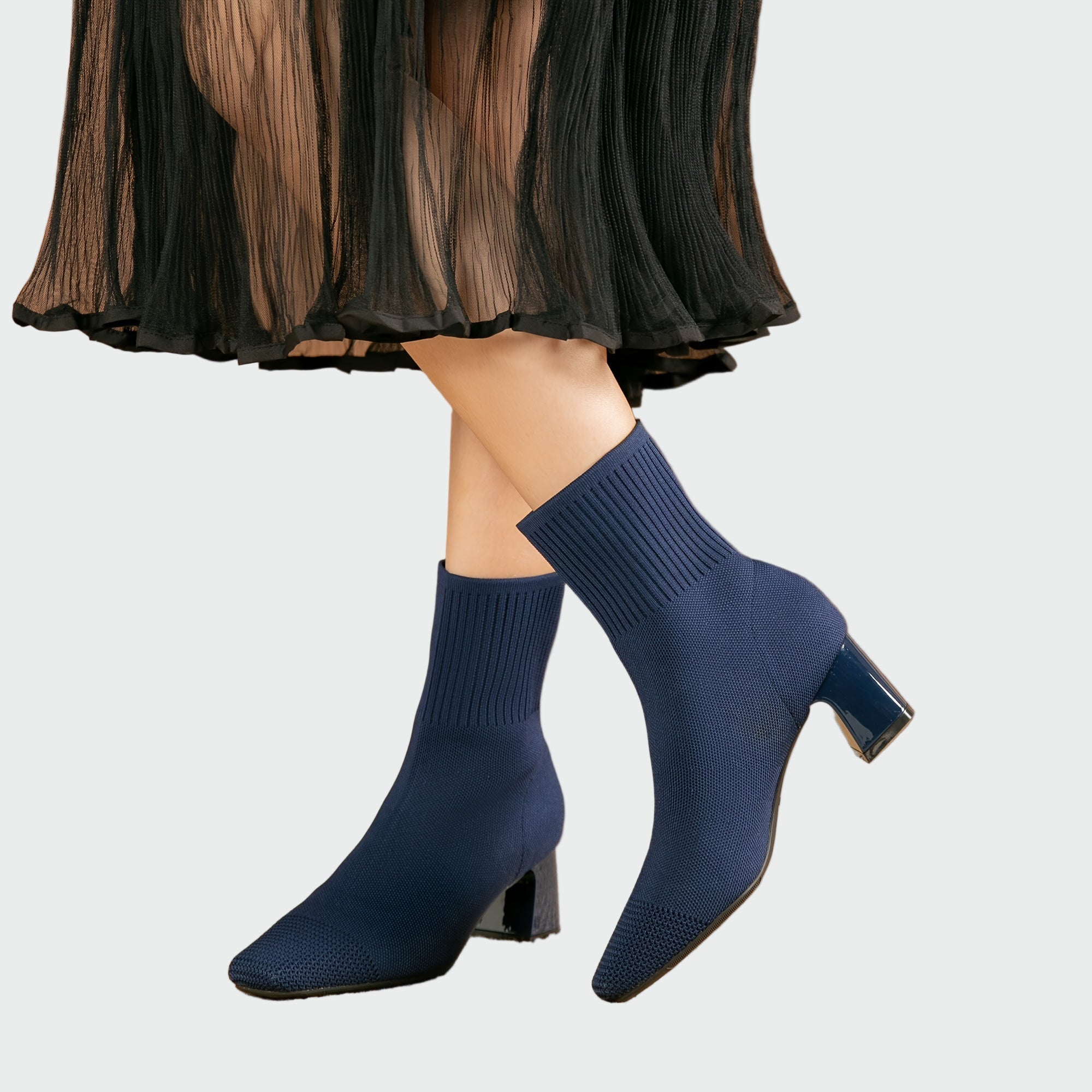 Botines tejidos con tacón cómodo y estilo elegante