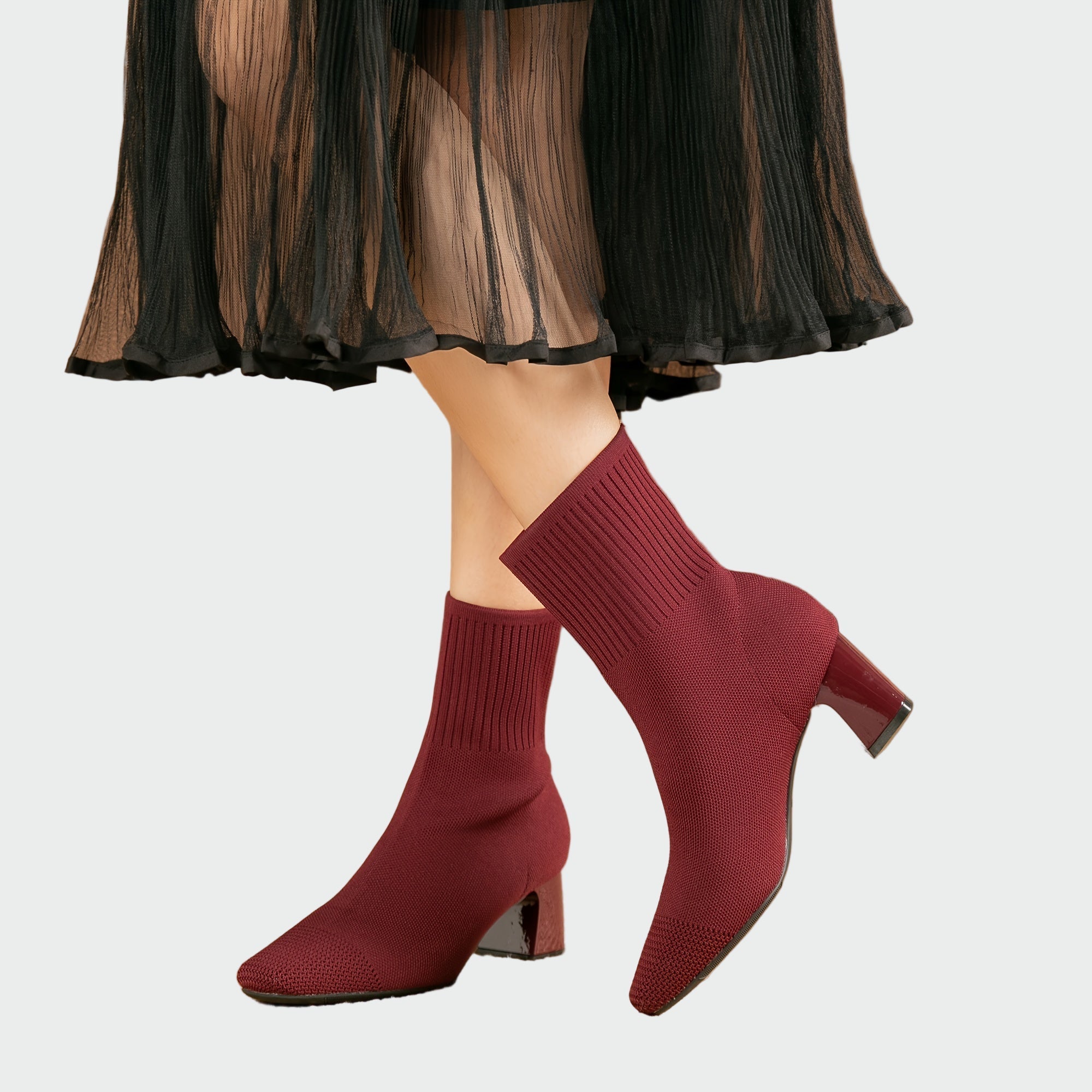 Botines tejidos con tacón cómodo y estilo elegante