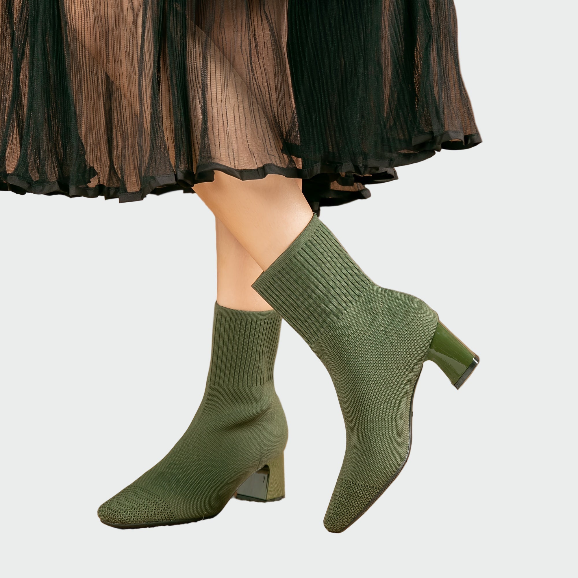 Botines tejidos con tacón cómodo y estilo elegante