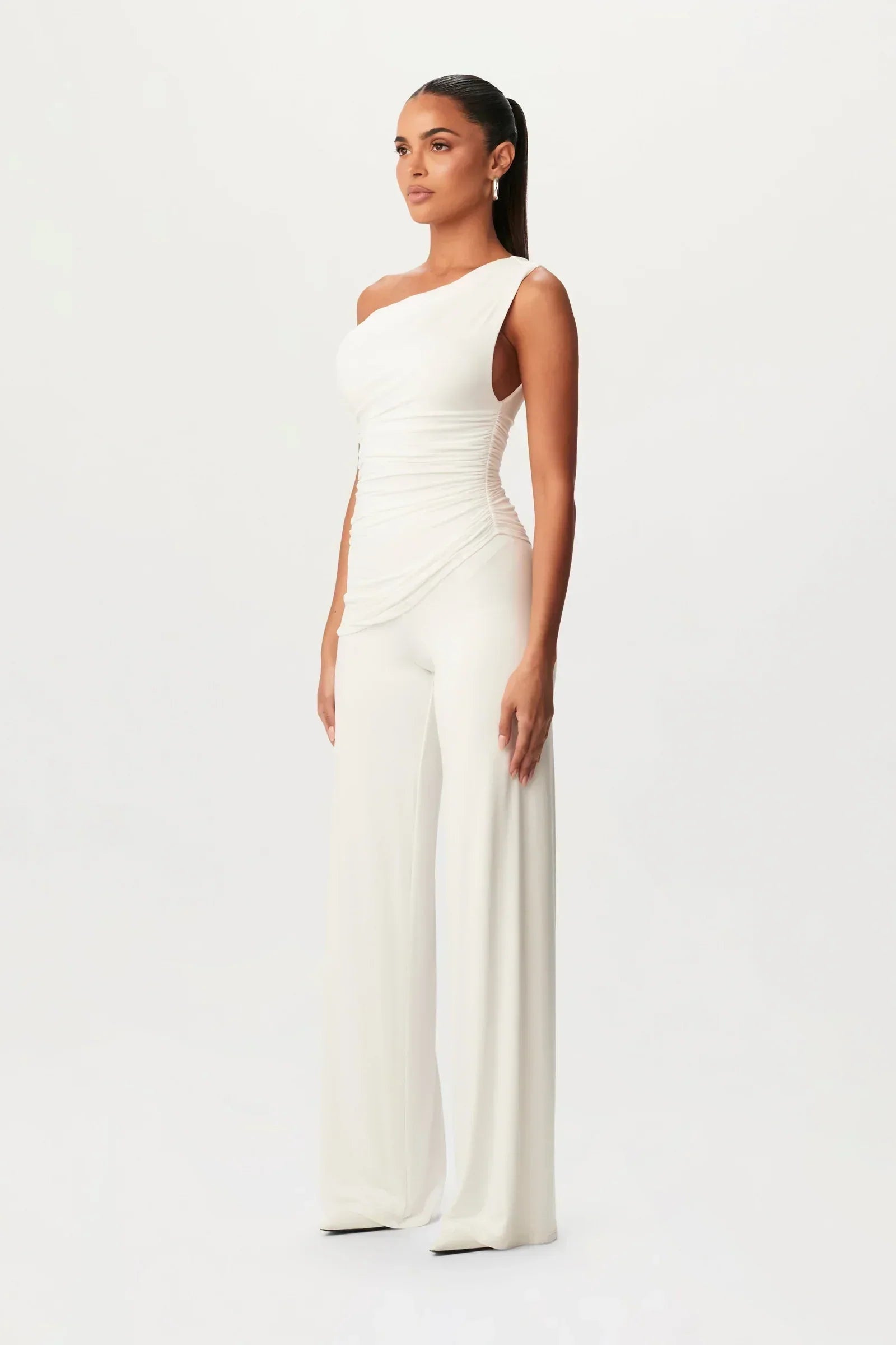 Lúcia Ember | Conjunto Elegante Ember con Corte Asimétrico