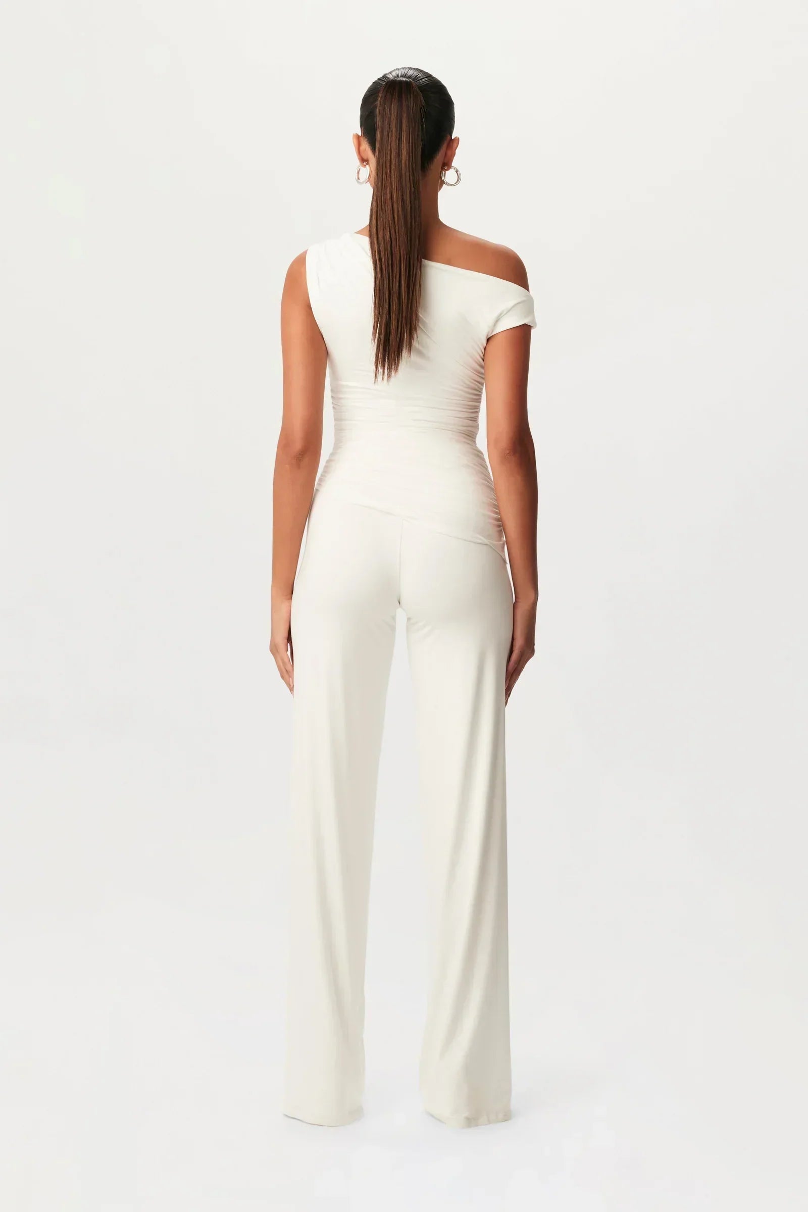 Lúcia Ember | Conjunto Elegante Ember con Corte Asimétrico