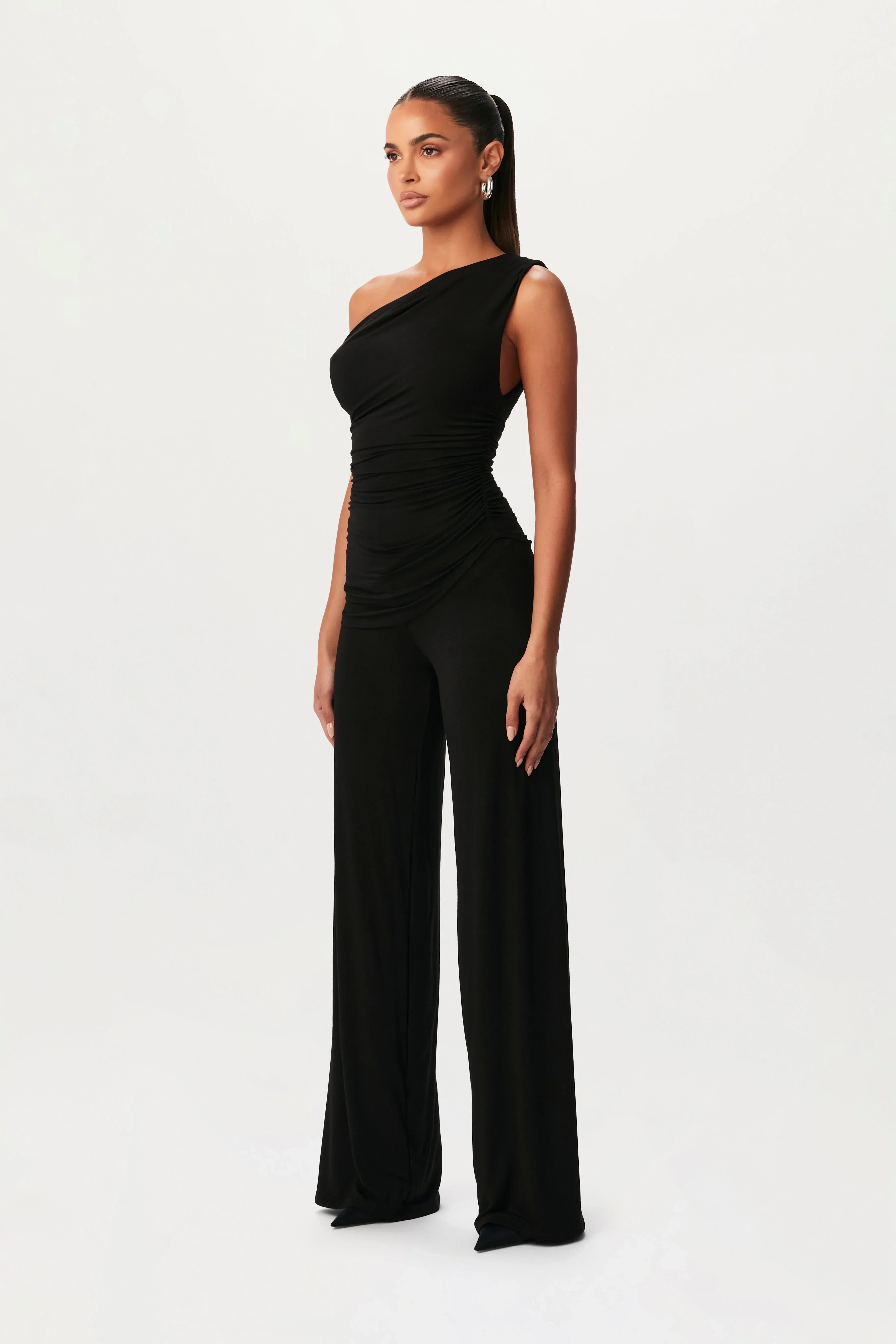 Lúcia Ember | Conjunto Elegante Ember con Corte Asimétrico