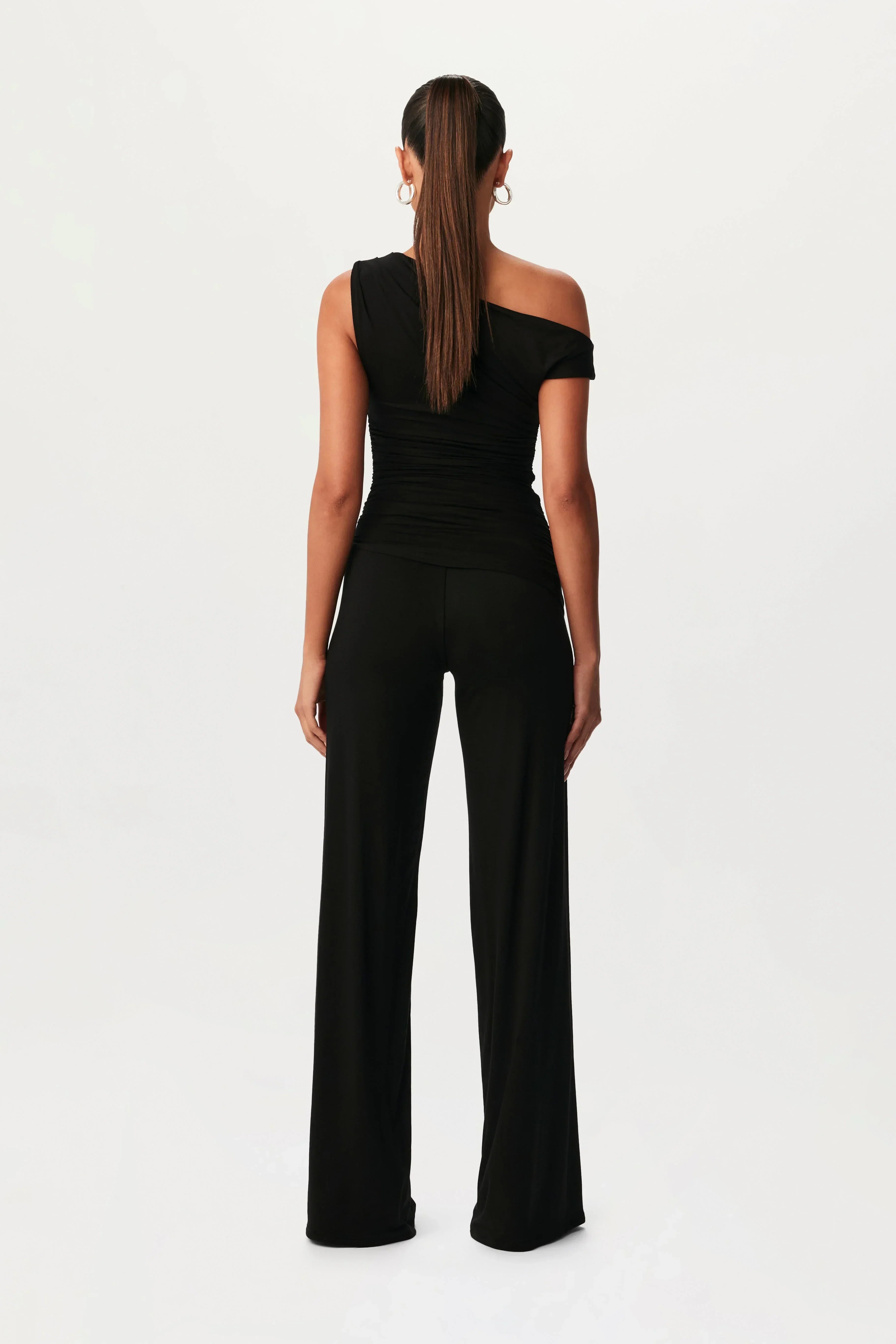 Lúcia Ember | Conjunto Elegante Ember con Corte Asimétrico